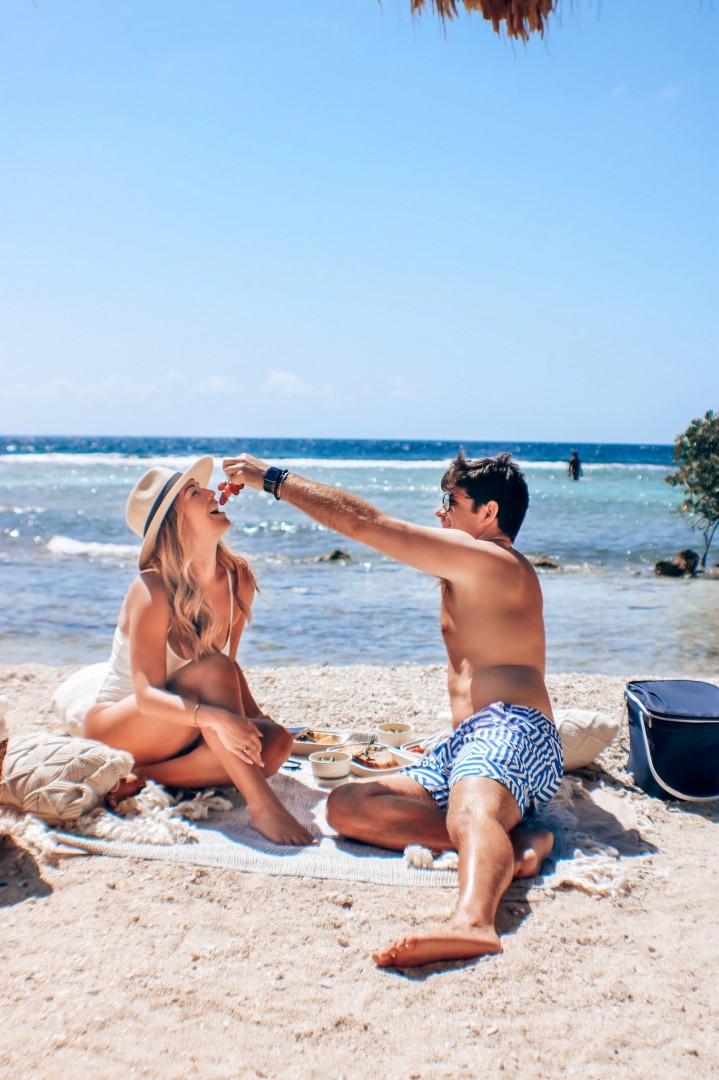 Picnic Sulle Spiagge Segrete di Aruba, una Romantica Tradizione Senza Tempo